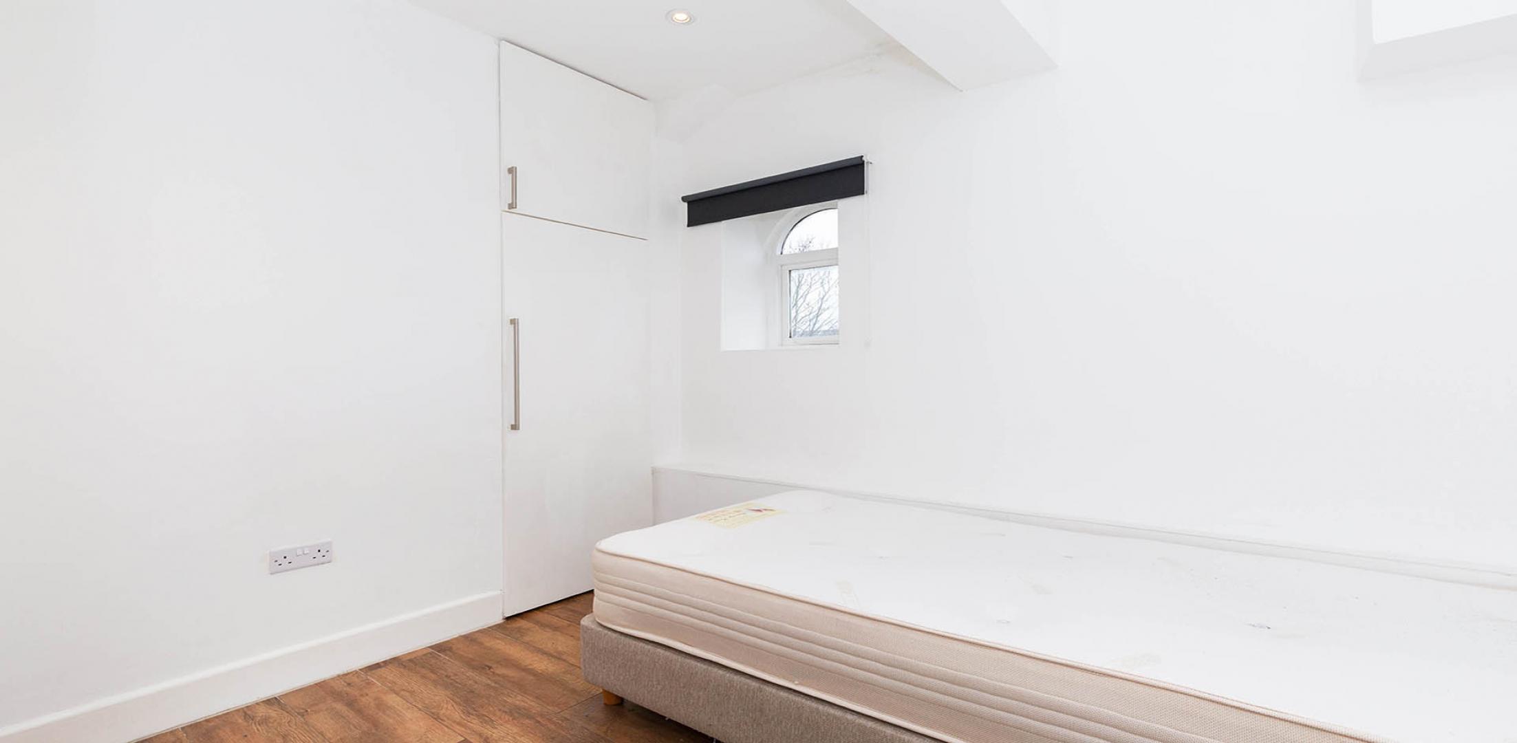 			2 Bedroom, 1 bath, 1 reception Apartment			 Dalston Lane, HACKNEY CENTRAL